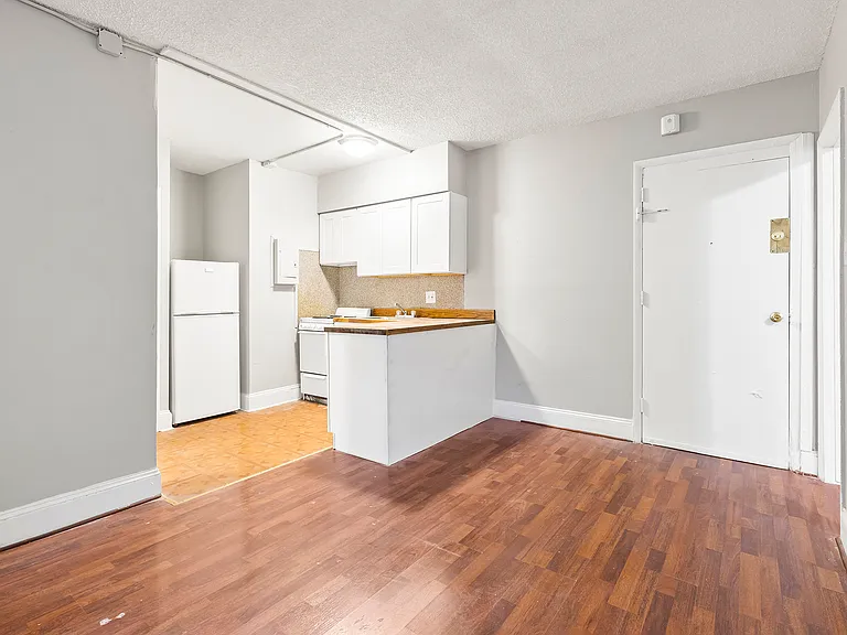 Eli Court — Photo 17
