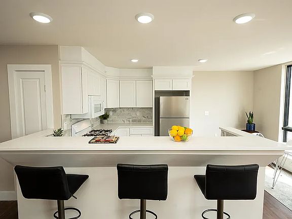 4th image of 242 Beacon Ave #201