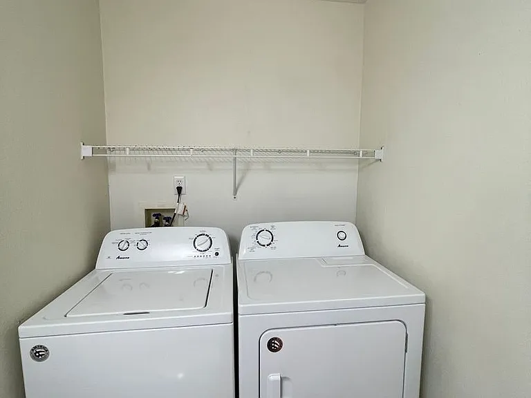 118 W Briar Dr — Photo 5
