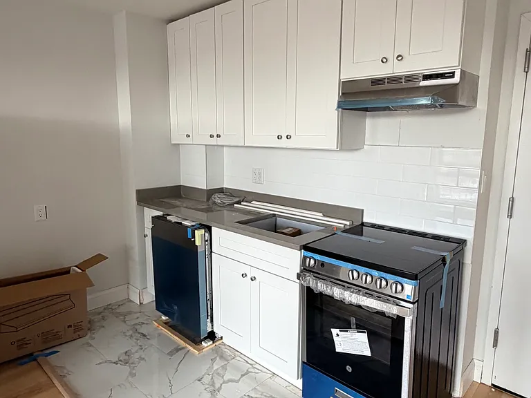 7542 Grand Central Pkwy N #6A — Photo 4