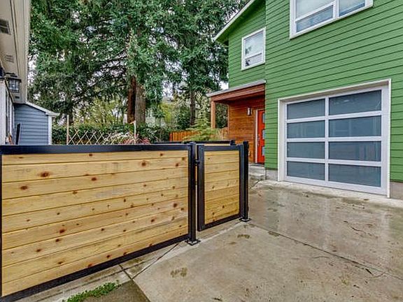 5th image of 3905 SE 11th Ave Unit B