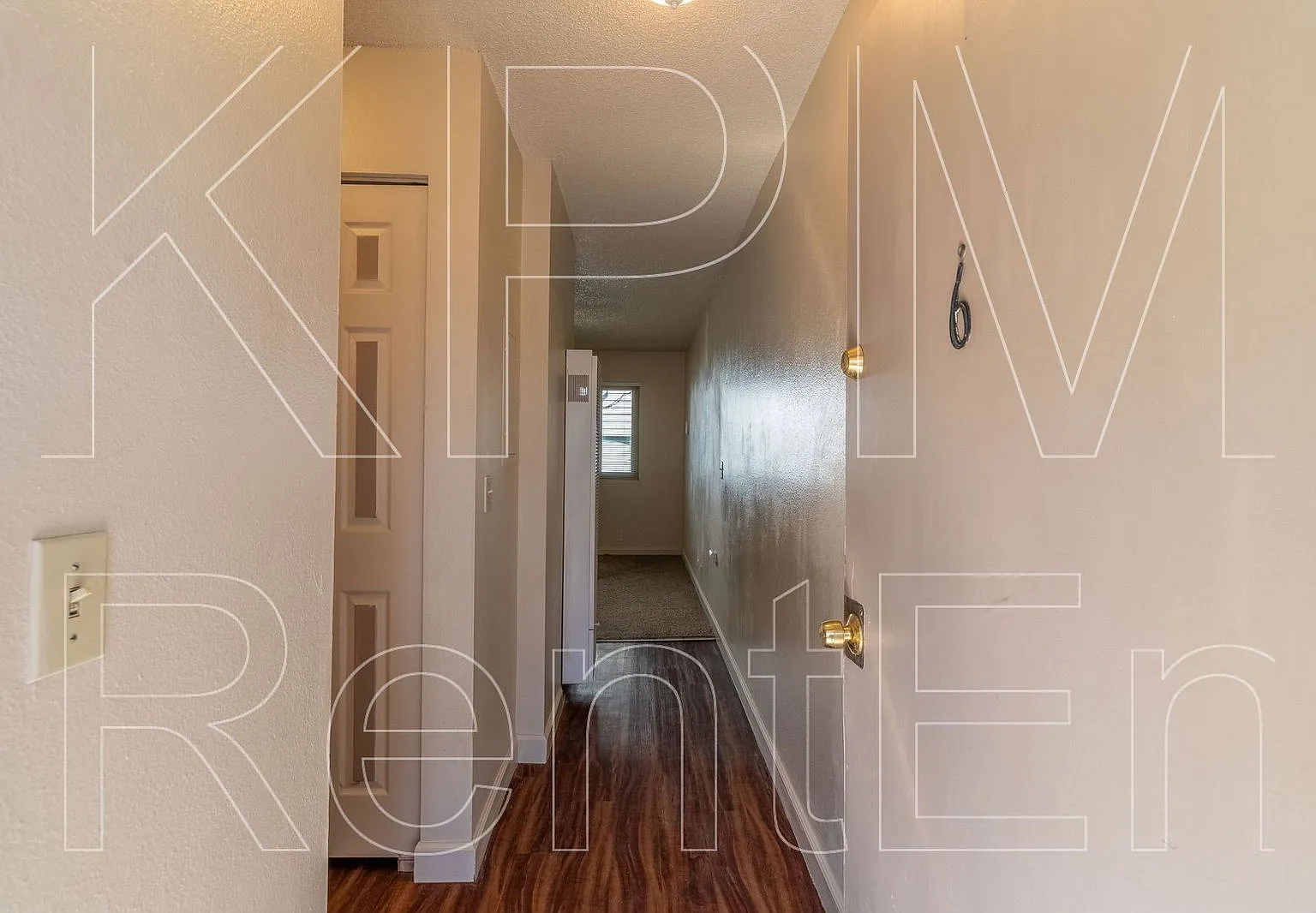 Studio, 1.0 bath, 370 sqft, $975 — Photo 2