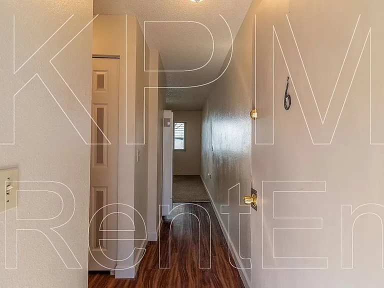 1028 N Commerce St #6 — Photo 2