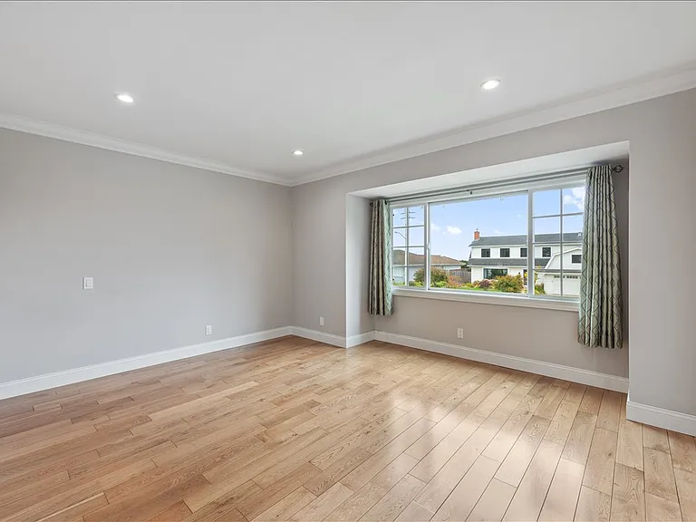 2740 Saint James Rd — Photo 25