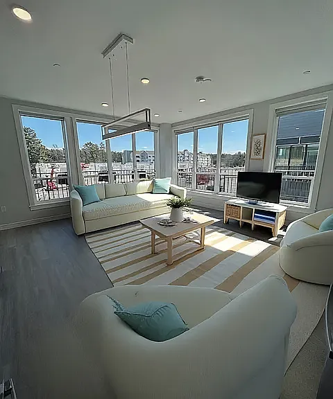 Residences at Sharon Gallery — Photo 22