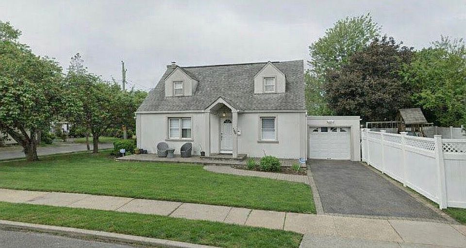 1st image of 740 Arthur St