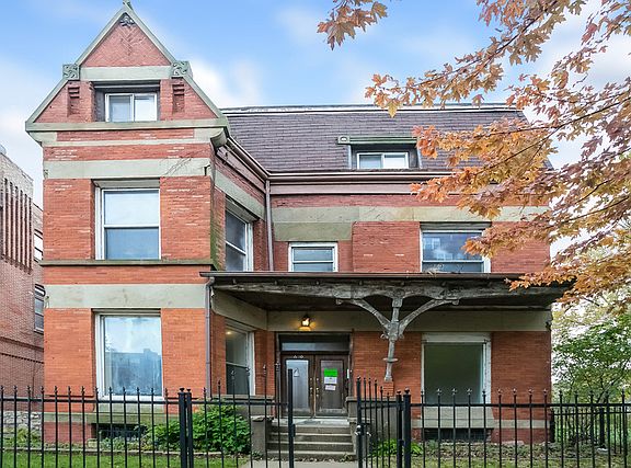 2nd image of 3630 S Lake Park Ave