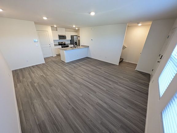 3rd image of 9407 Jade Mesa St