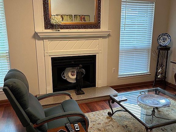 2nd image of 930 Ridgepoint Ct #16-A