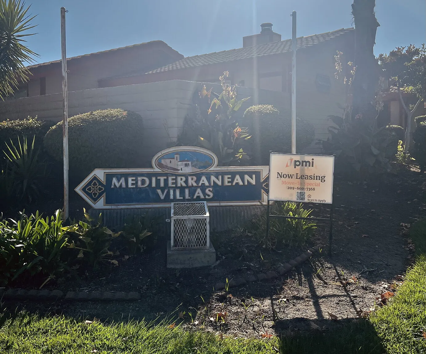 2 bed, 1.0 bath, $1,300 — Photo 1