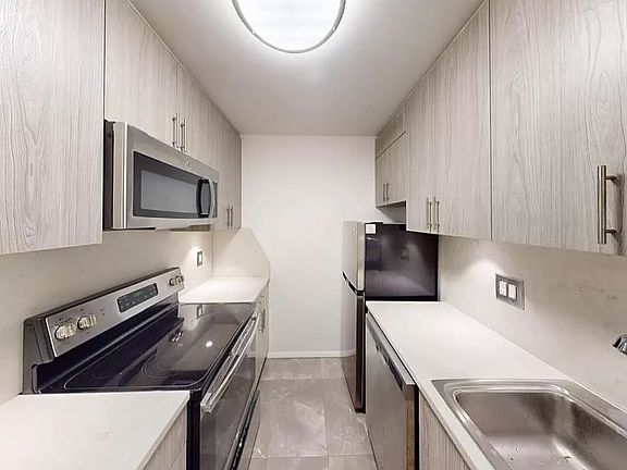 3rd image of 433 W 43rd St APT 1D