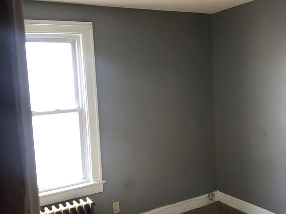 3rd image of 352 Stillwell Ave