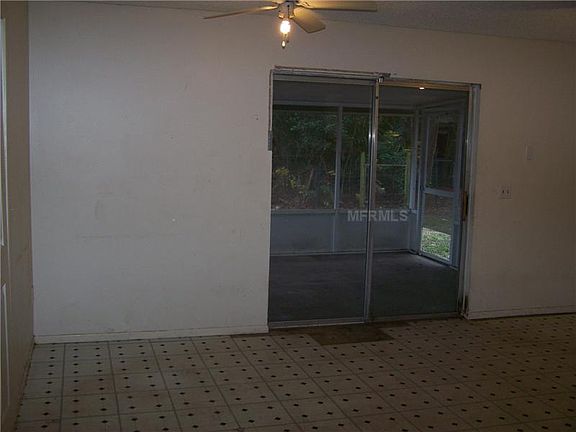 4th image of 704 W Blue Springs Ave