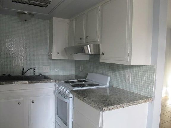 4th image of 425 S Oak St #206