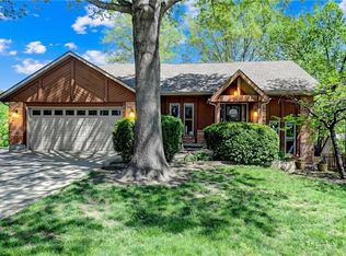 6513 Cottonwood Dr, Shawnee, KS 66216