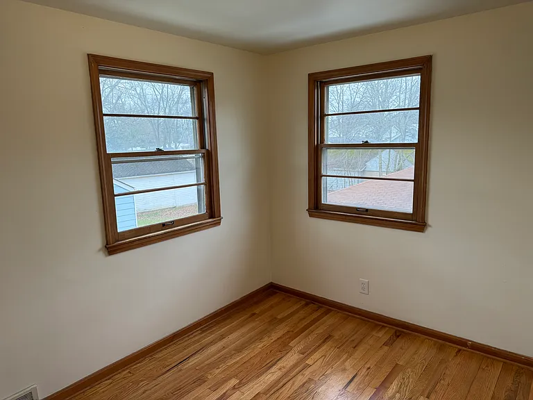 1158 Meadowbrook Ave SE — Photo 10