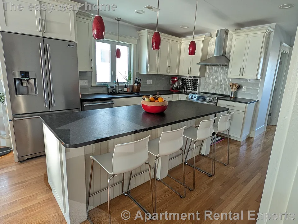 29 Cameron Ave #B