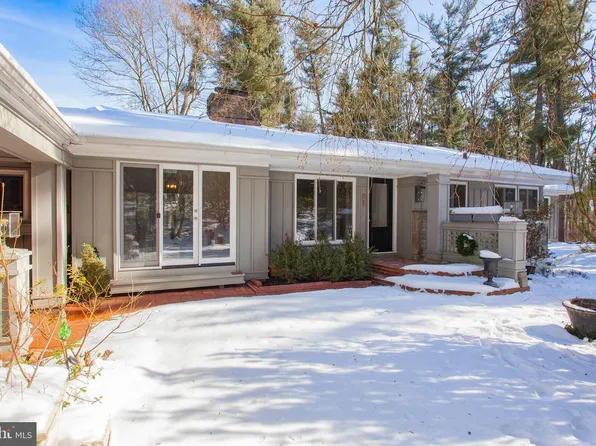 220 Foxcatcher Ln, Media, PA 19063