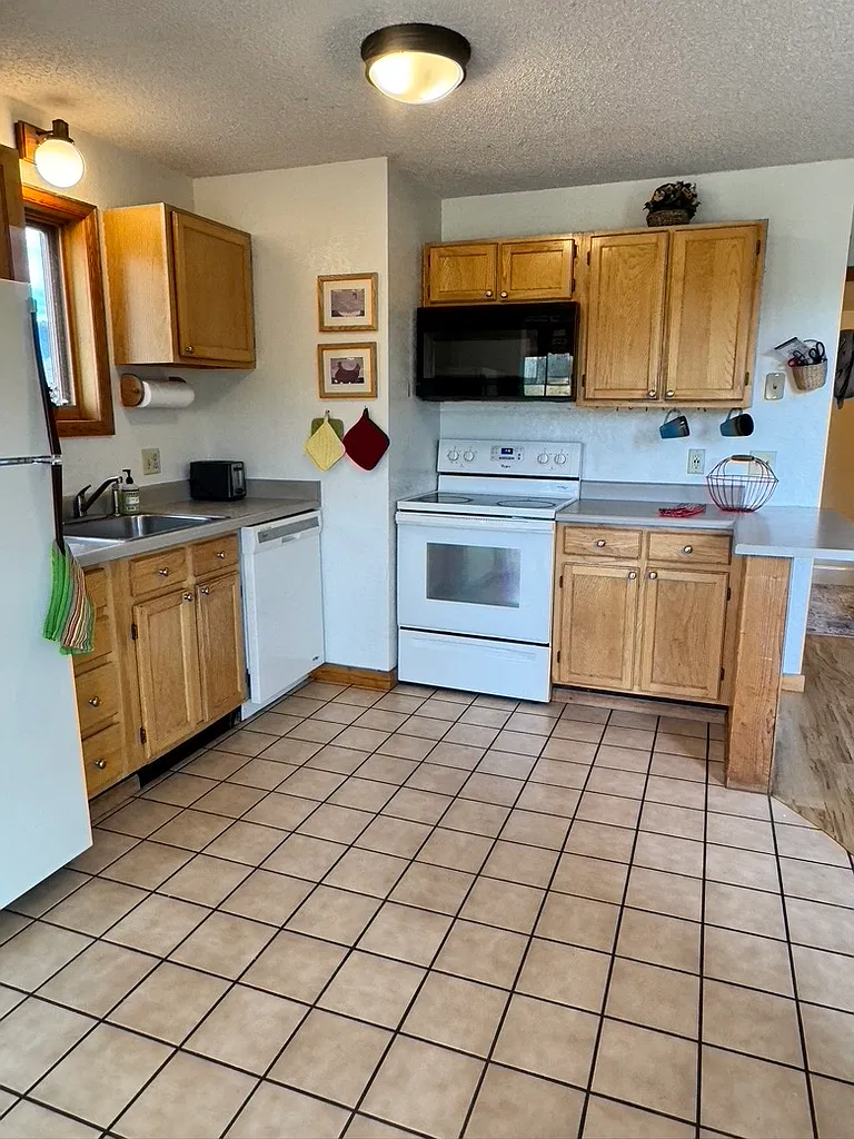 2 bed, 750 sqft, $1,900 — Photo 4