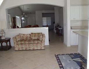 4th image of 1353 E Laurel Pl
