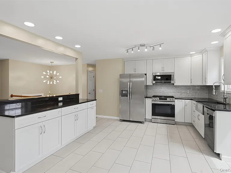 17 Watkins Dr — Photo 13