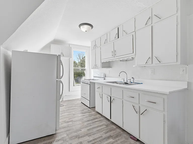 1010 W 2nd St #3 — Photo 9
