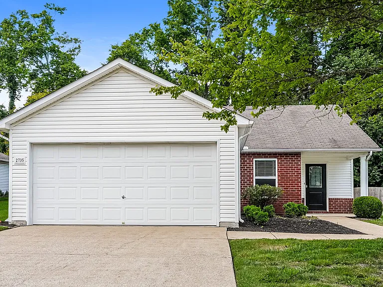 2735 Sutherland Dr — Photo 1