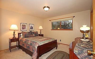 walsh-listing-master-bed