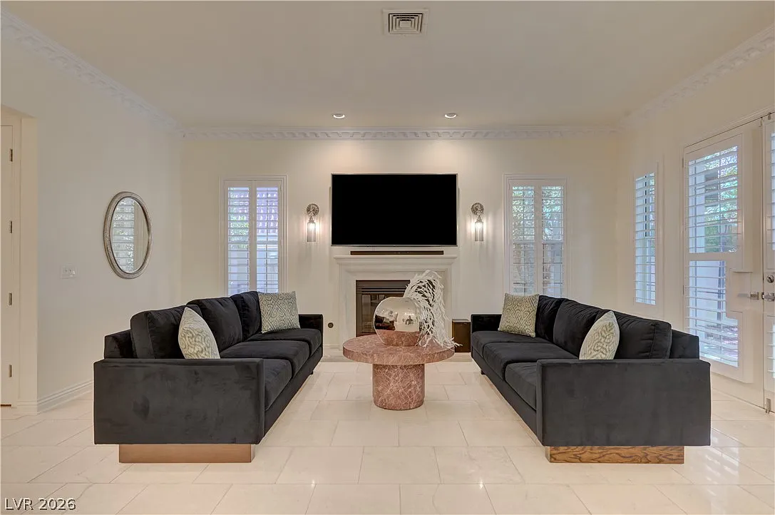4 bed, 4.0 bath, 3008 sqft, $10,500 — Photo 1