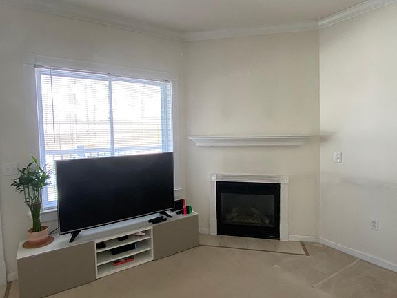2nd image of 966 Oakwood Ave #966