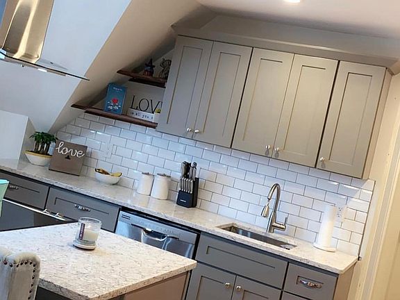 3rd image of 28 Beaufort St #3