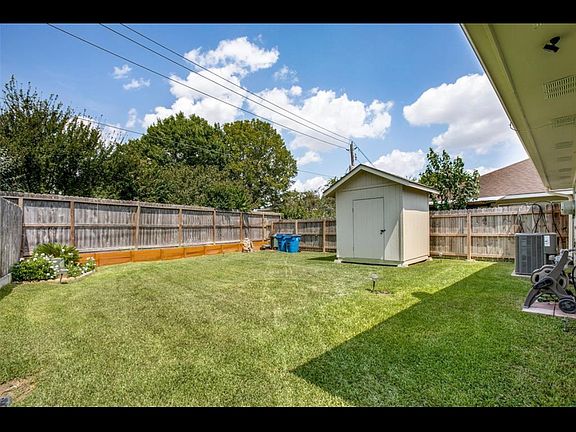 2nd image of 4609 Greenwood Dr #1