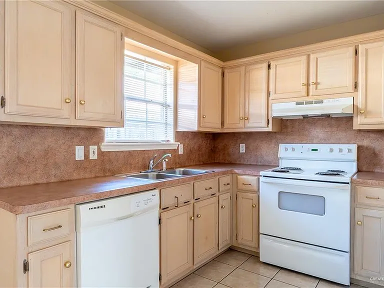 703 N Agate St #C — Photo 10