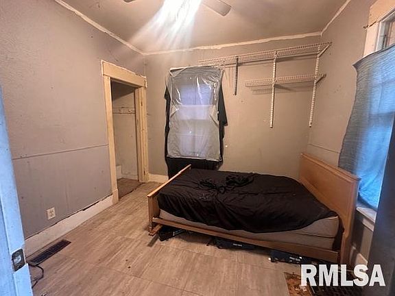 5th image of 1722 N Sturdevant St