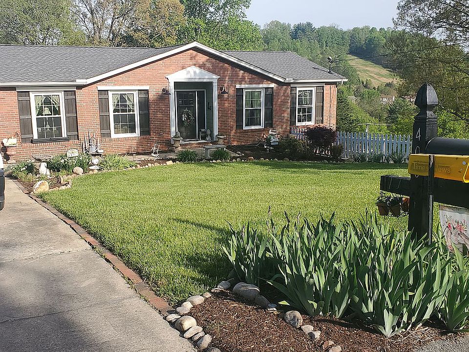 2nd image of 400 Blue Haven Dr