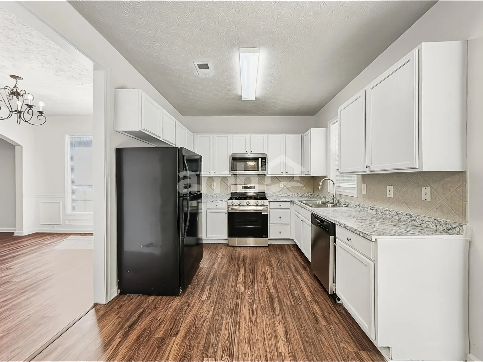 4 bed, 2.5 bath, 2448 sqft, $2,465 — Photo 4