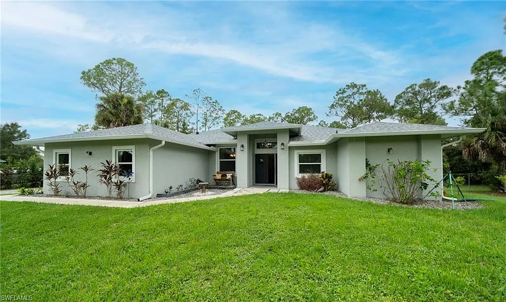3 bed, 2.0 bath, 2070 sqft, $2,700 — Photo 1
