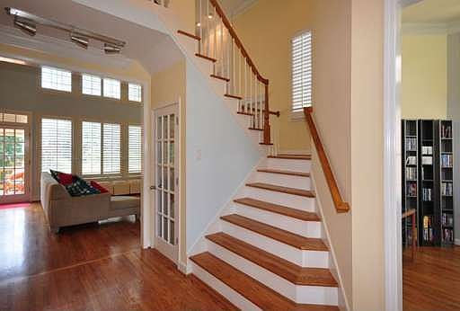 5th image of 2211 Lasalle Dr