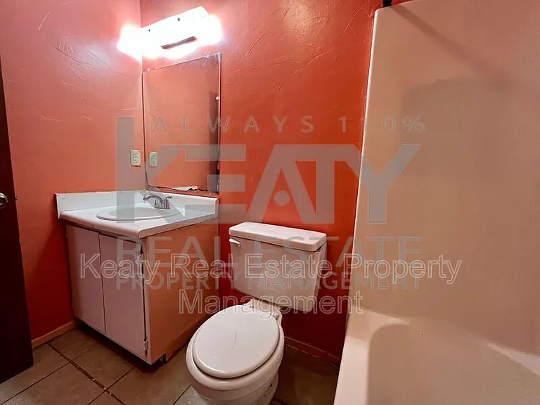 108 Meudon St #A — Photo 7
