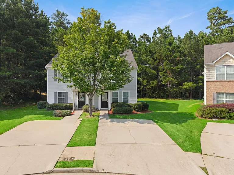 745 Outlook Way — Photo 2