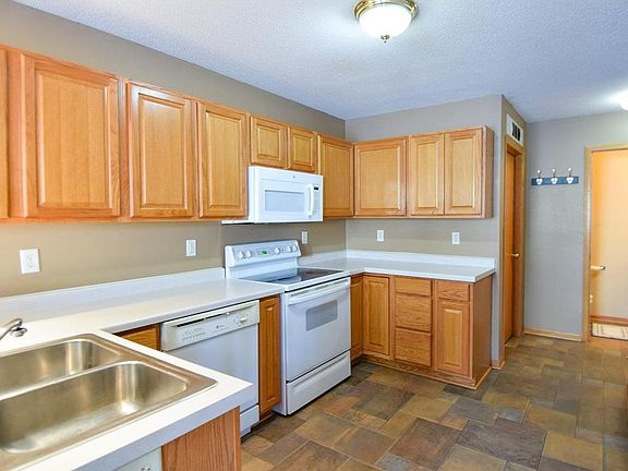 5th image of 13812 Dahlia Dr