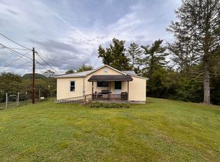 40 Painter Rd, Scarbro, WV 25917
