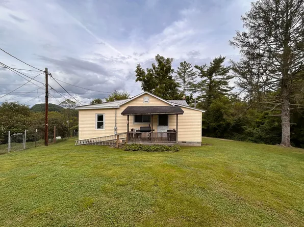 40 Painter Rd, Scarbro, WV 25917