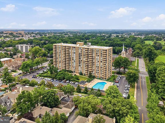 2nd image of 2401 Pennsylvania Ave APT 1015