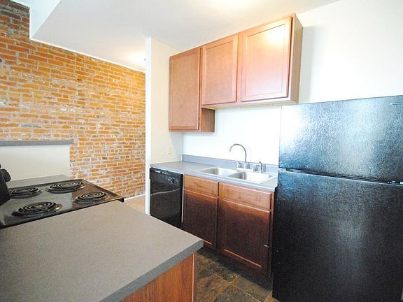 2nd image of 1927 Congress St #B