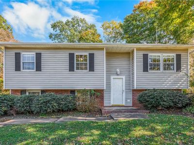 5302 Crown Point Dr, Tobaccoville, NC, 27050