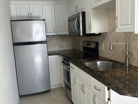 5th image of 15 S Golfview Rd APT 504