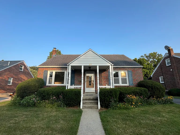 27 Woodland Rd — Photo 1