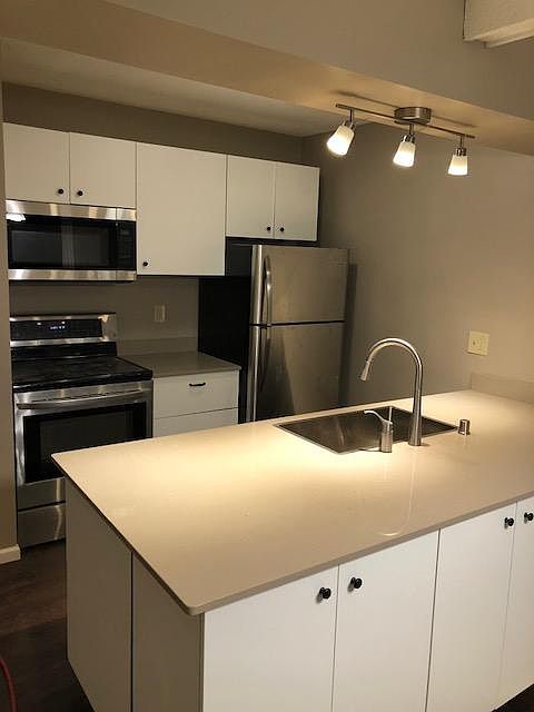 1st image of 343 Glenmoor Ln