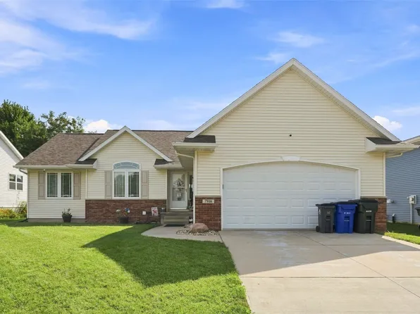 7916 Westfield Dr NE, Cedar Rapids, IA 52402